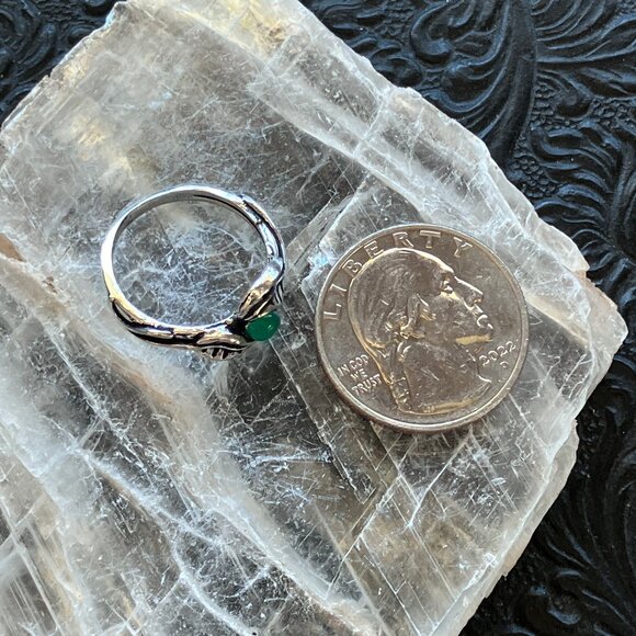 Green Onyx Leafy Crystal Stone Jewelry Ring - Picture 5 of 7